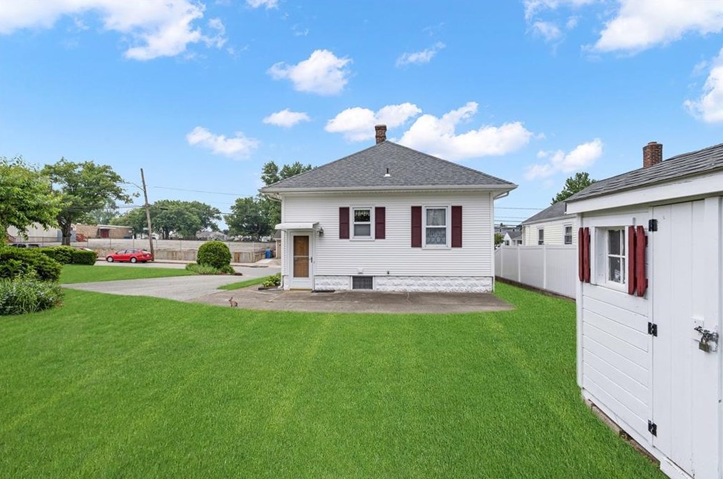 76 Harmon Ave, Cranston RI 02910-2437 exterior