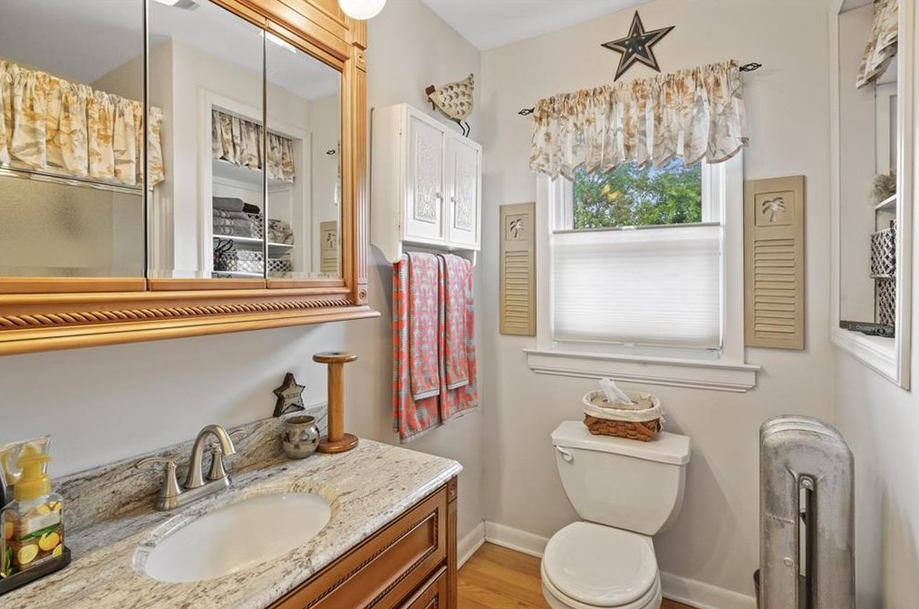 76 Harmon Ave, Cranston RI 02910-2437 exterior