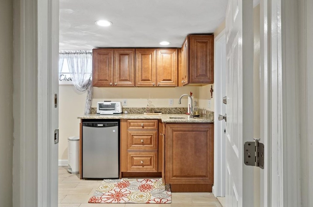 76 Harmon Ave, Cranston RI 02910-2437 exterior