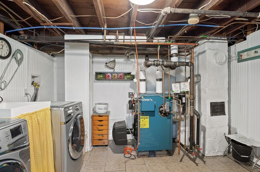 76 Harmon Ave, Cranston RI 02910-2437 exterior