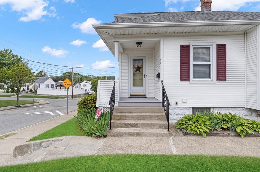 76 Harmon Ave, Cranston RI 02910-2437 exterior