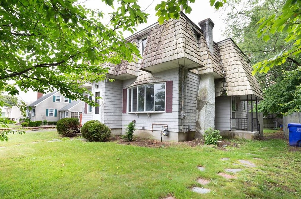 17 Parker Ave, East Providence RI  02914-2207 exterior