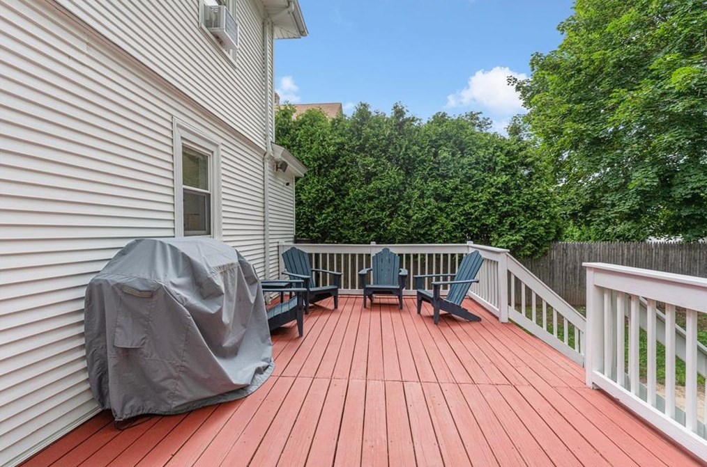 15 Brooks St, Cranston RI  02920-3907 exterior