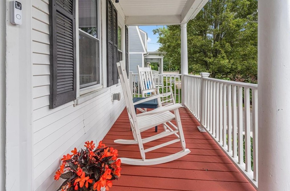 15 Brooks St, Cranston RI  02920-3907 exterior