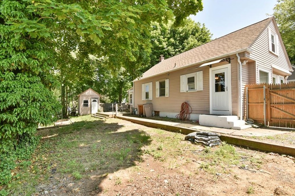 18 Oriole Ave, West Warwick RI  02893-6041 exterior