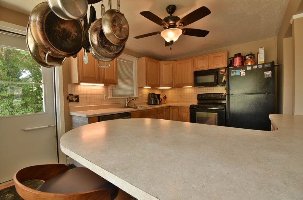 18 Oriole Ave, West Warwick RI  02893-6041 exterior