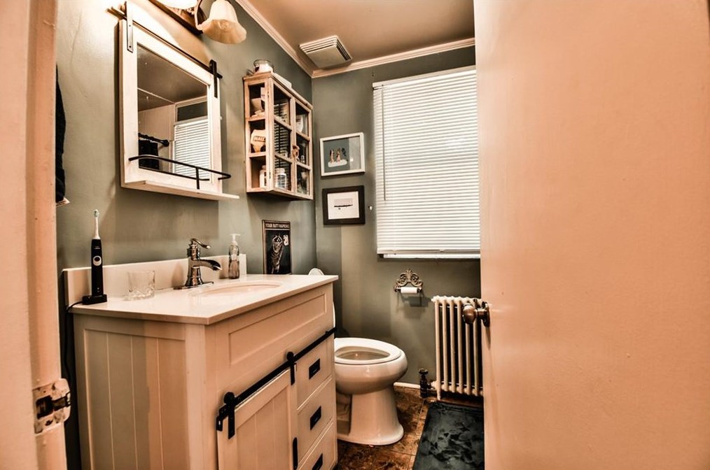 18 Oriole Ave, West Warwick RI  02893-6041 exterior