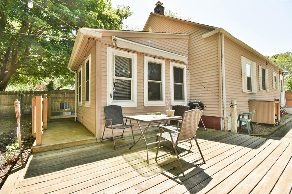 18 Oriole Ave, West Warwick RI  02893-6041 exterior