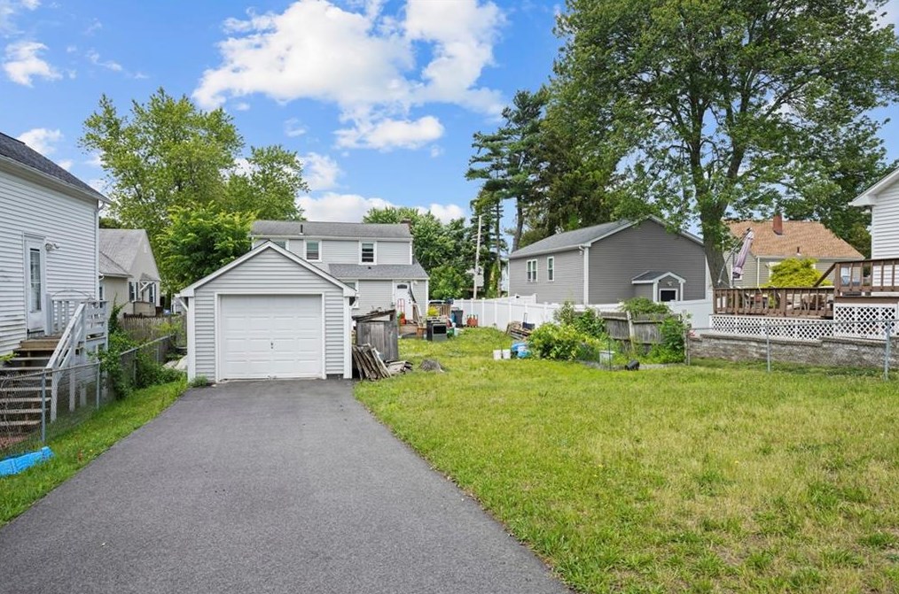 76 Boxwood Ave, Cranston RI 02910-5507 exterior