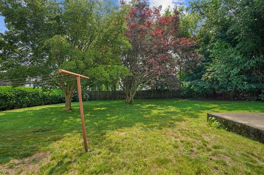 12 Hybrid Dr, Cranston RI 02920-5804 exterior