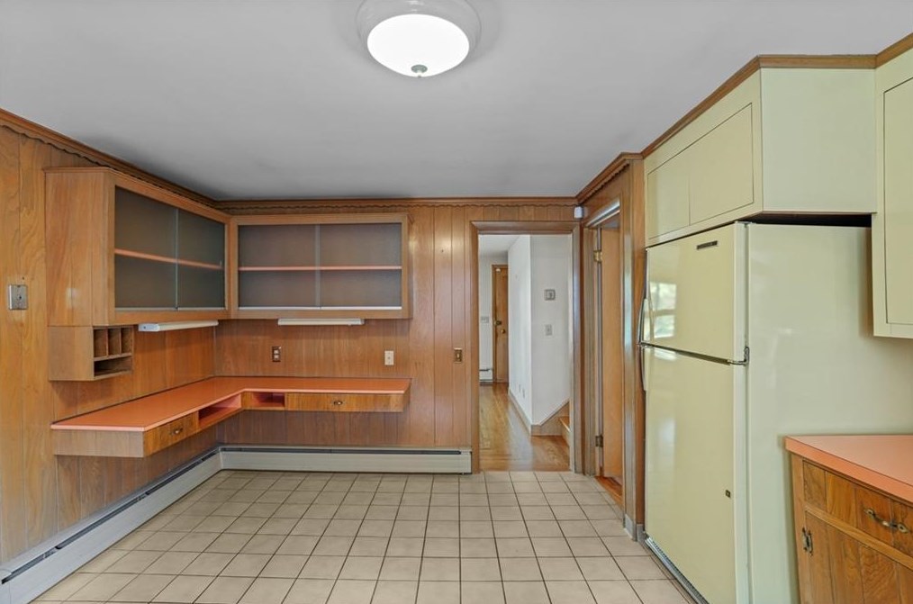 12 Hybrid Dr, Cranston RI 02920-5804 exterior