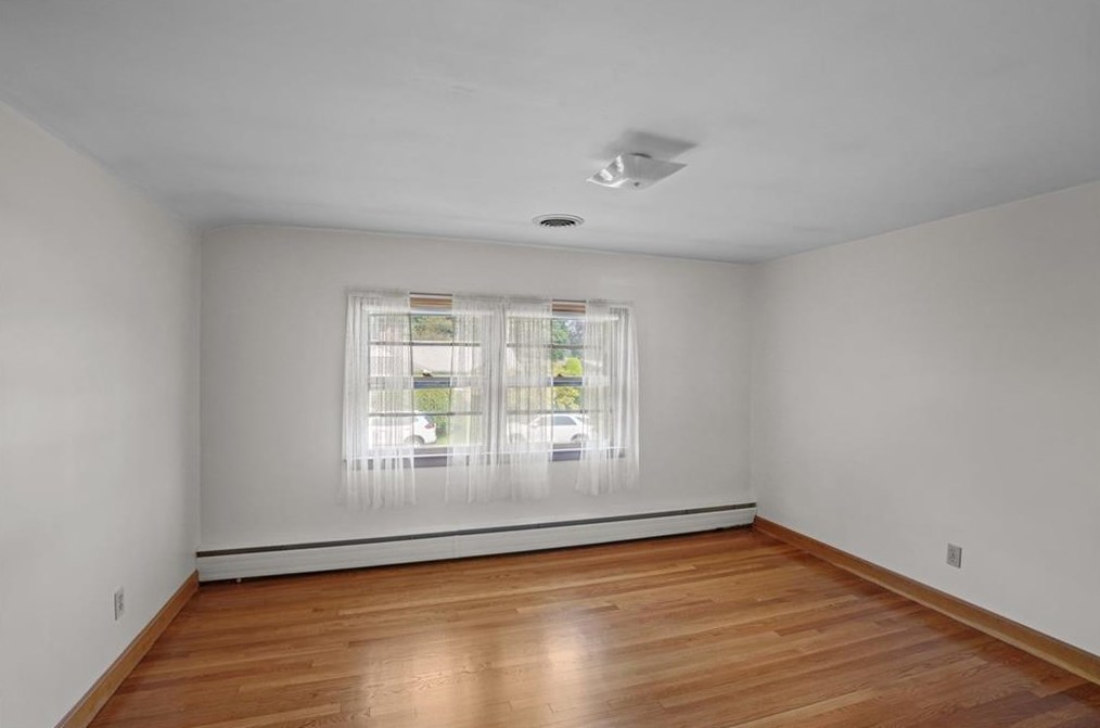 12 Hybrid Dr, Cranston RI 02920-5804 exterior