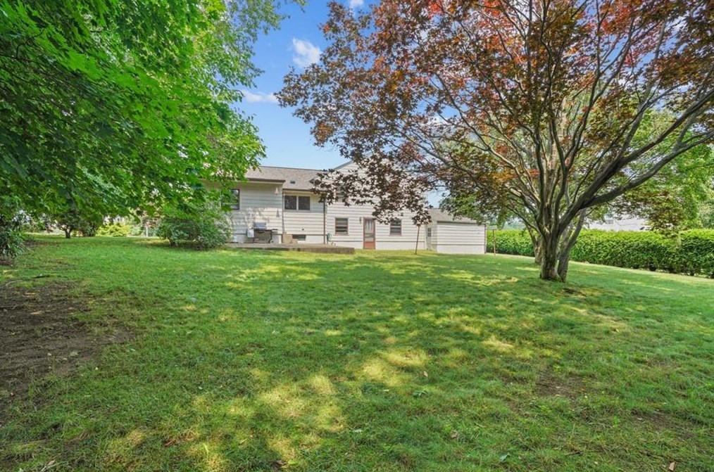 12 Hybrid Dr, Cranston RI 02920-5804 exterior