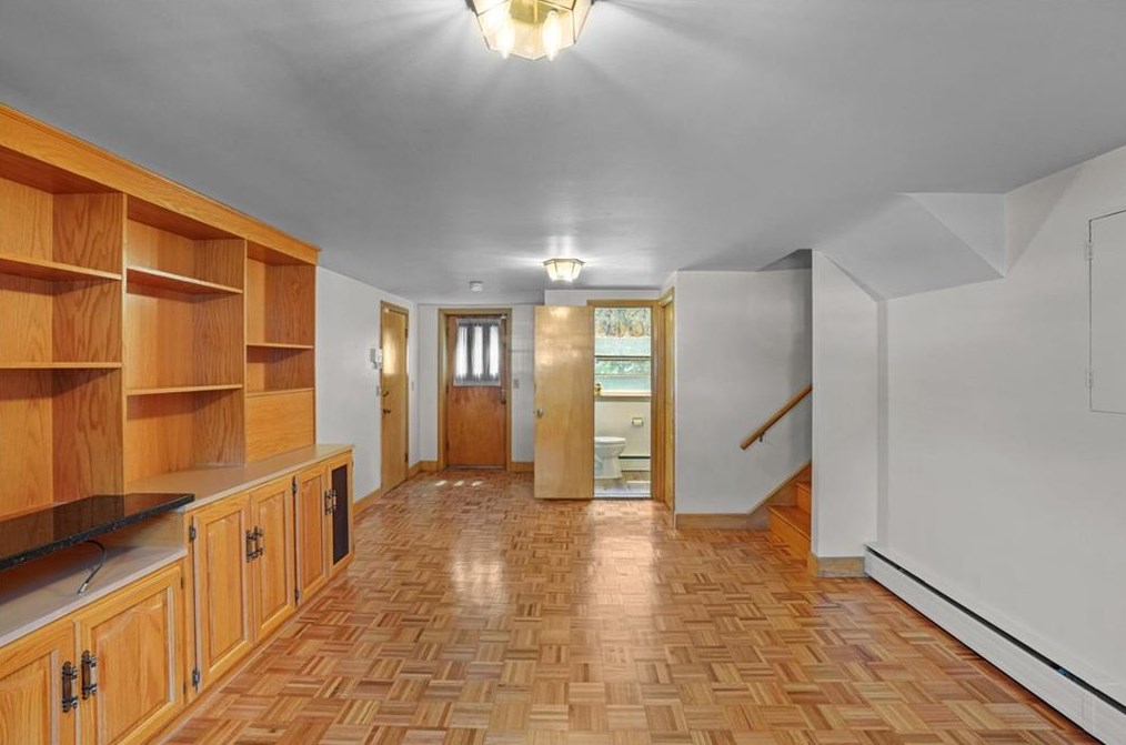 12 Hybrid Dr, Cranston RI 02920-5804 exterior