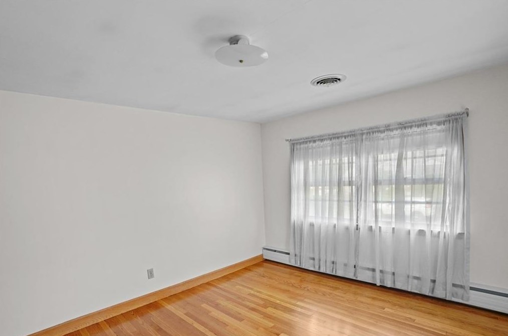 12 Hybrid Dr, Cranston RI 02920-5804 exterior