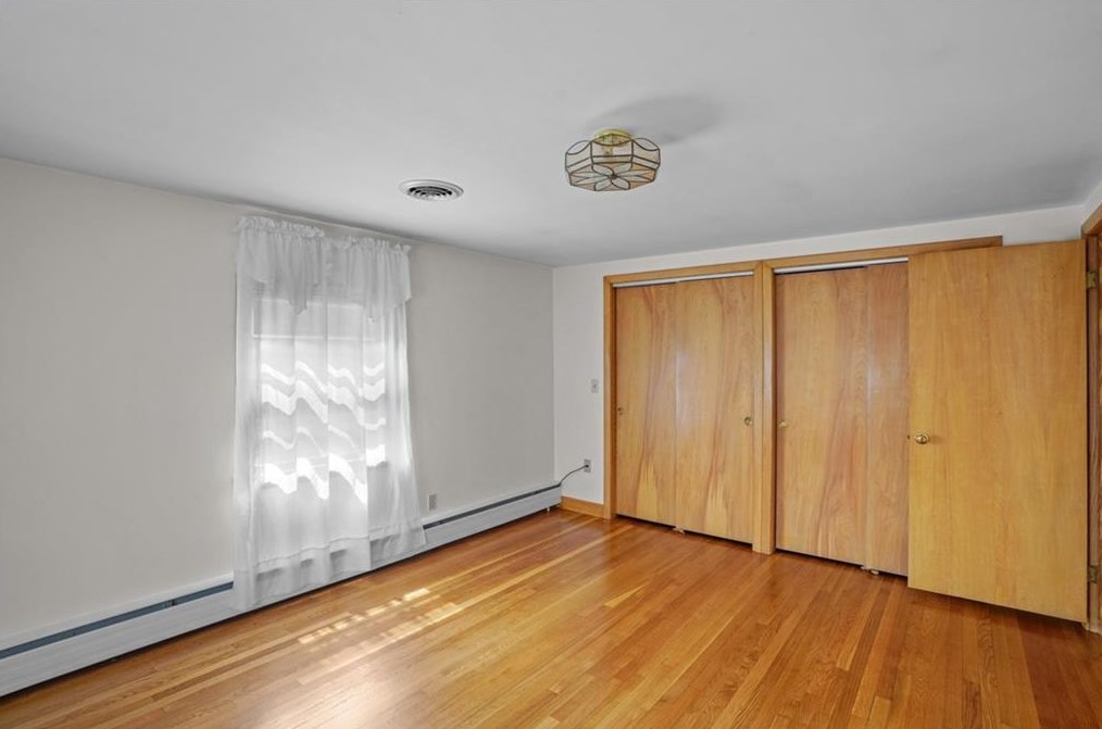 12 Hybrid Dr, Cranston RI 02920-5804 exterior