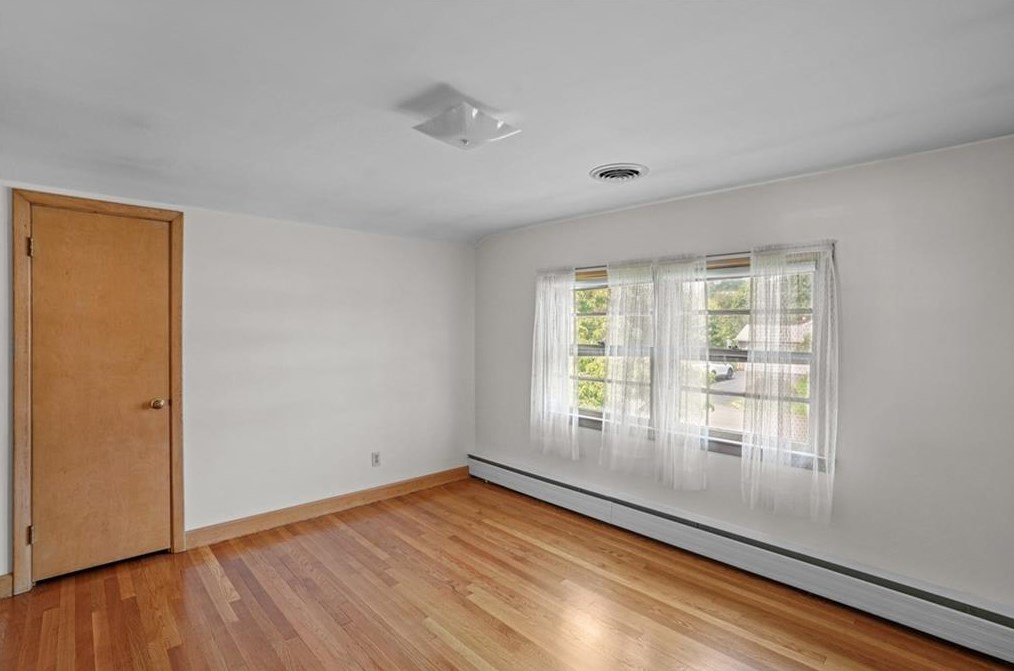 12 Hybrid Dr, Cranston RI 02920-5804 exterior