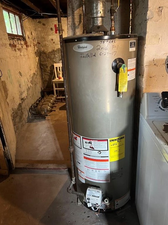 84 Summer St, Cranston RI 02910-5737 exterior