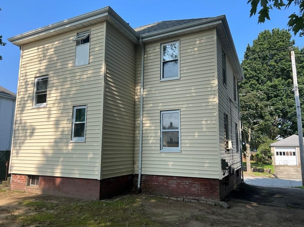 84 Summer St, Cranston RI 02910-5737 exterior