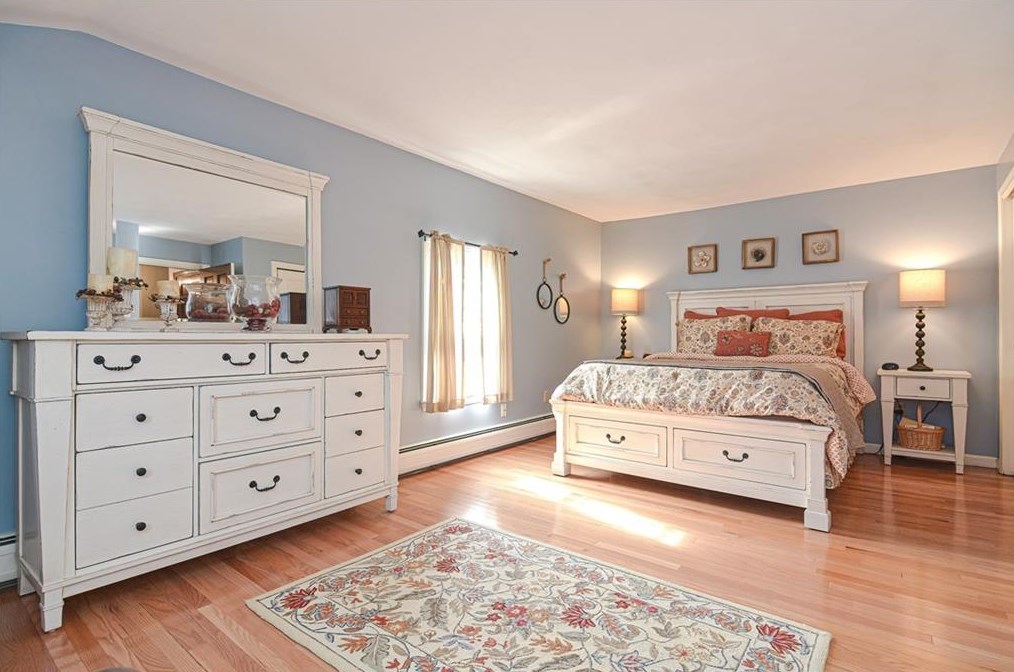 43 Academy Ave, Bristol RI 02809-4102 exterior