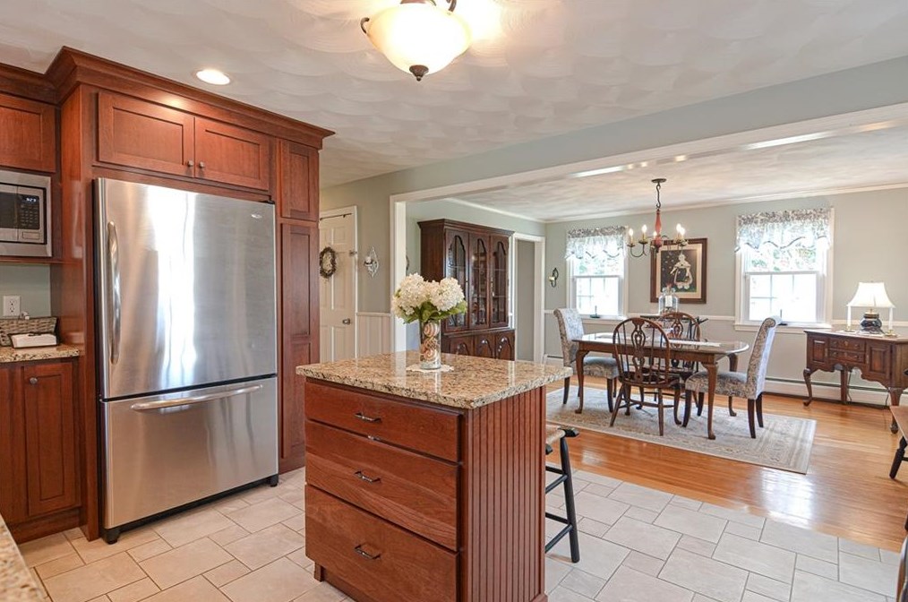 43 Academy Ave, Bristol RI 02809-4102 exterior