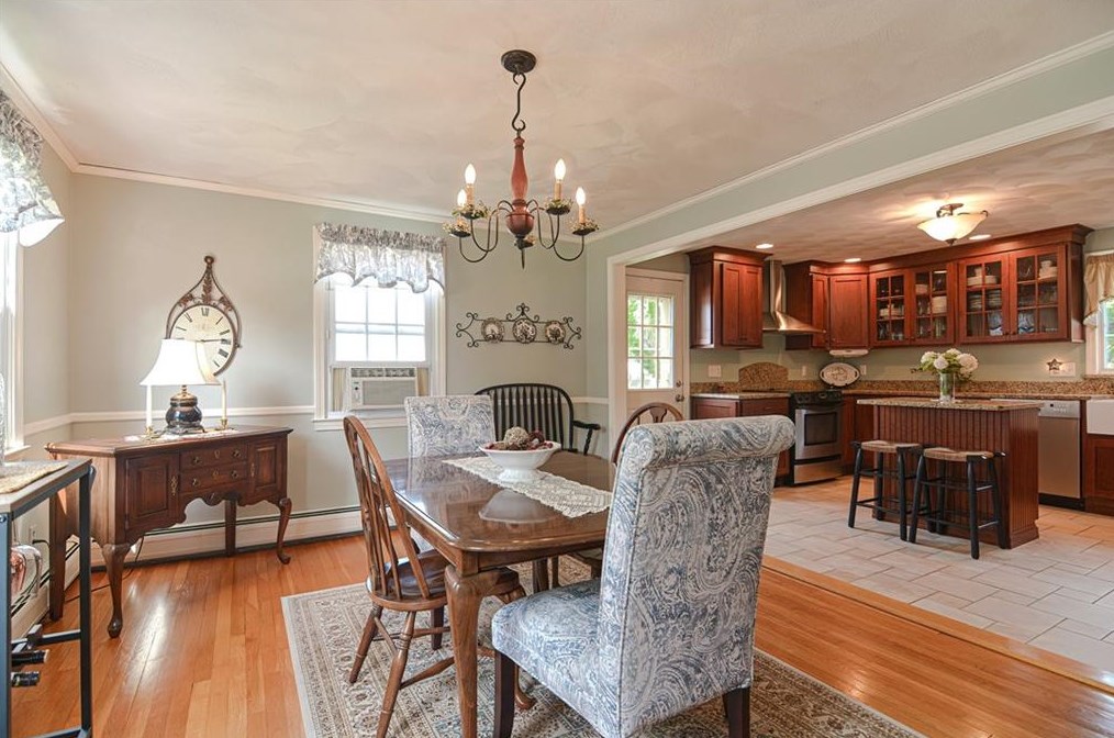 43 Academy Ave, Bristol RI 02809-4102 exterior