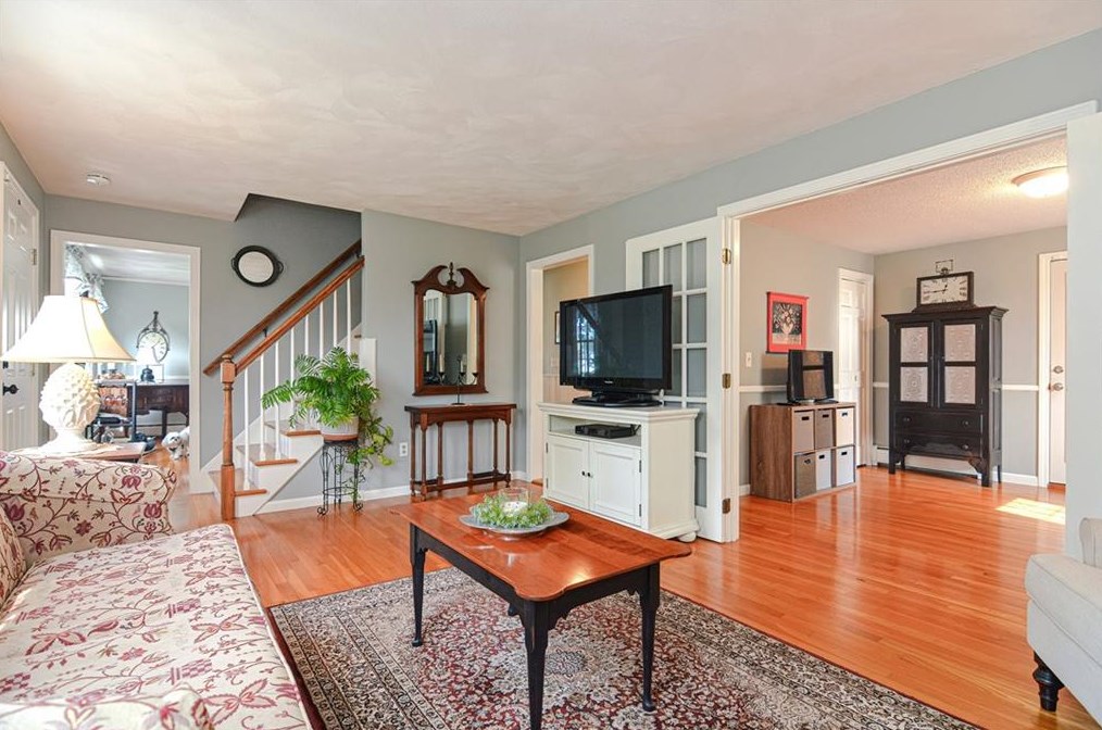 43 Academy Ave, Bristol RI 02809-4102 exterior