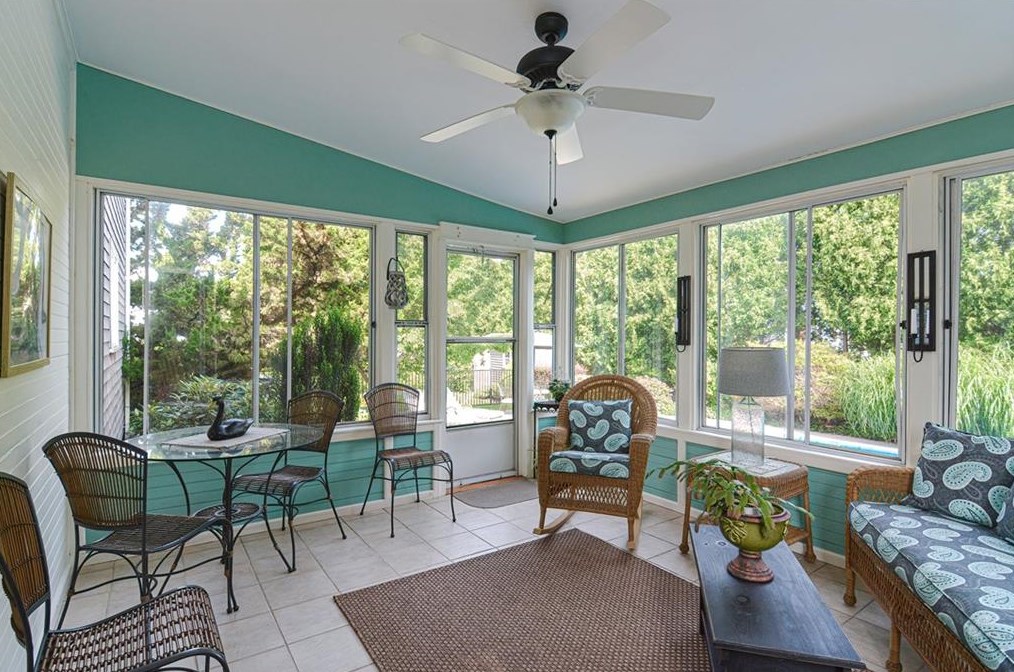 43 Academy Ave, Bristol RI 02809-4102 exterior