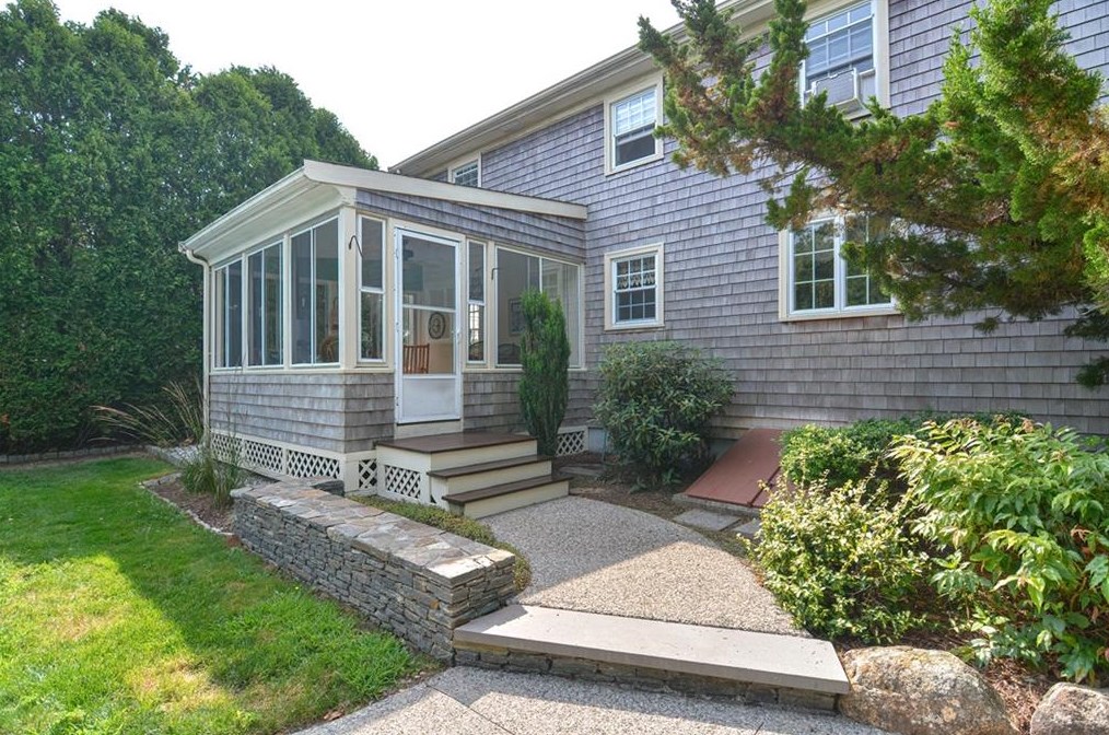 43 Academy Ave, Bristol RI 02809-4102 exterior