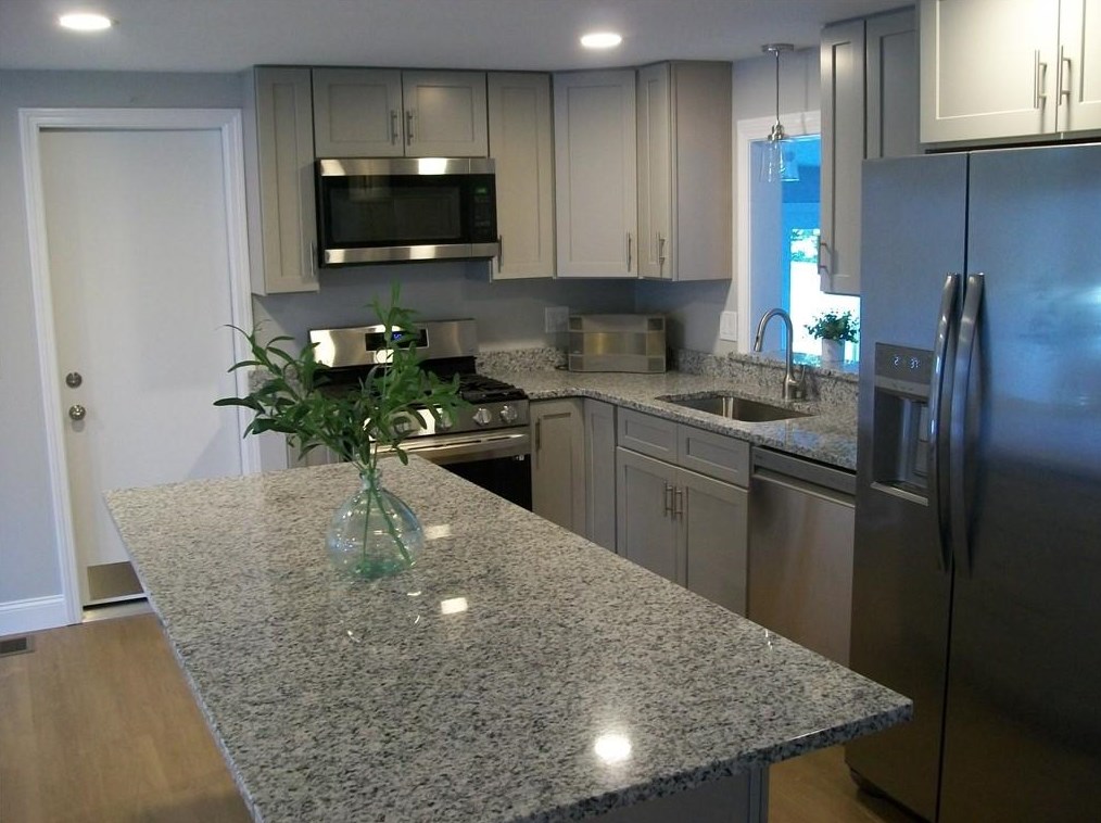 124 Hazelton St, Cranston RI 02920-4816 exterior