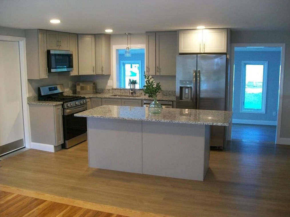 124 Hazelton St, Cranston RI 02920-4816 exterior