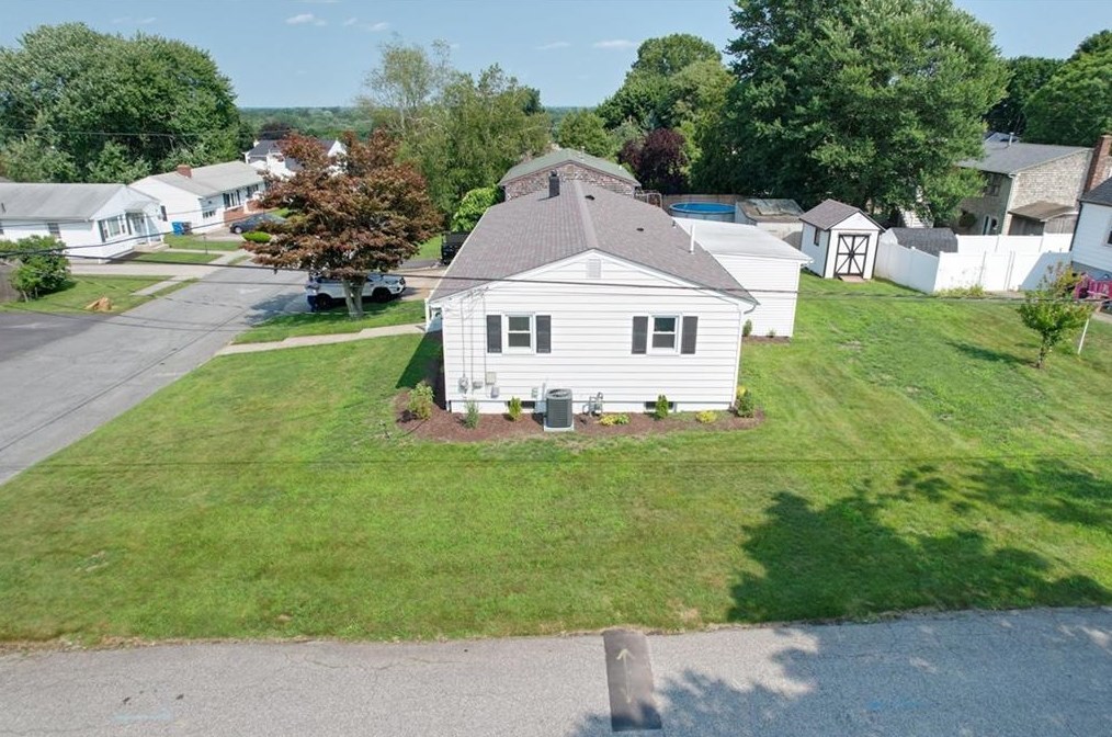 124 Hazelton St, Cranston RI 02920-4816 exterior