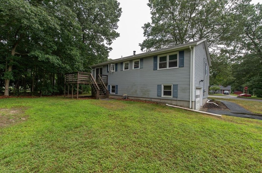 23 Vincent Way, Cranston RI 02921-2582 exterior