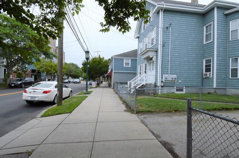 359 Wood St, Bristol RI 02809-2308 exterior