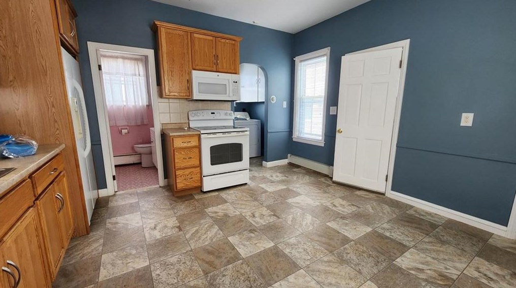 359 Wood St, Bristol RI 02809-2308 exterior