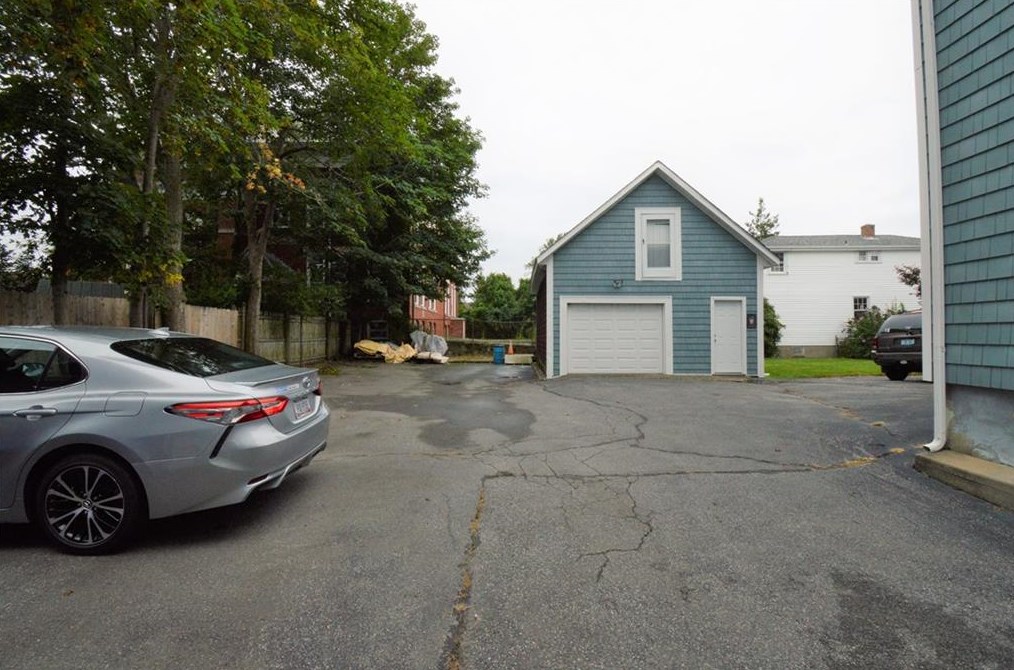 359 Wood St, Bristol RI 02809-2308 exterior