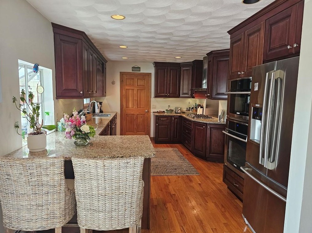 14 Birchwood Dr, Bristol RI  02809-4546 exterior