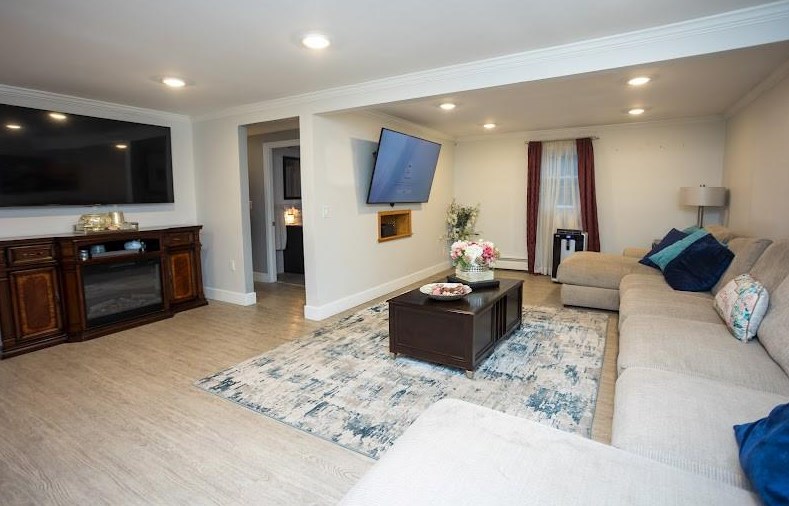 56 Vineland Ave, East Providence RI  02916-3125 exterior