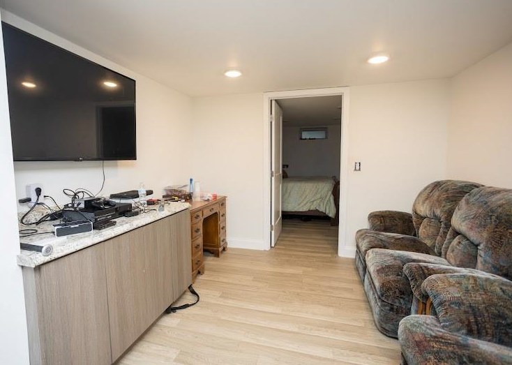 56 Vineland Ave, East Providence RI  02916-3125 exterior
