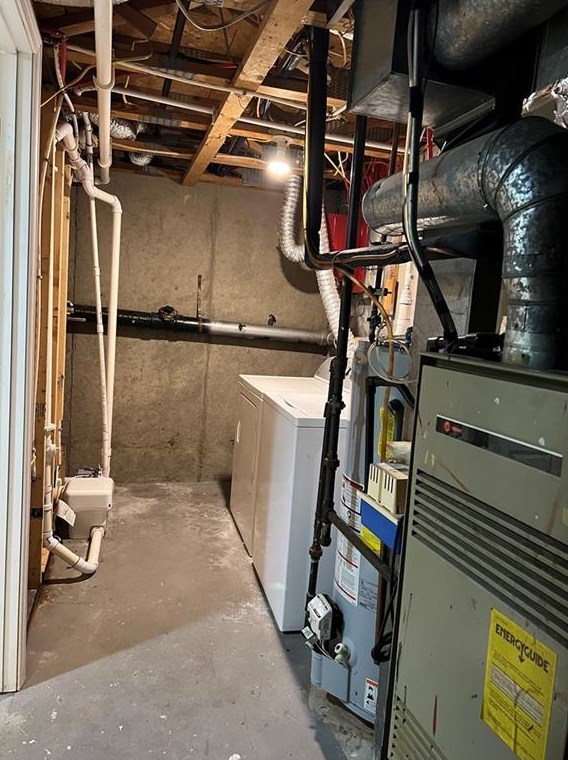 252 Mayfield Ave, Cranston RI 02920-2923 exterior