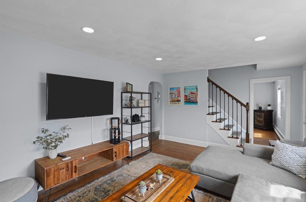 131 Chandler Ave, Cranston RI  02910-2505 exterior