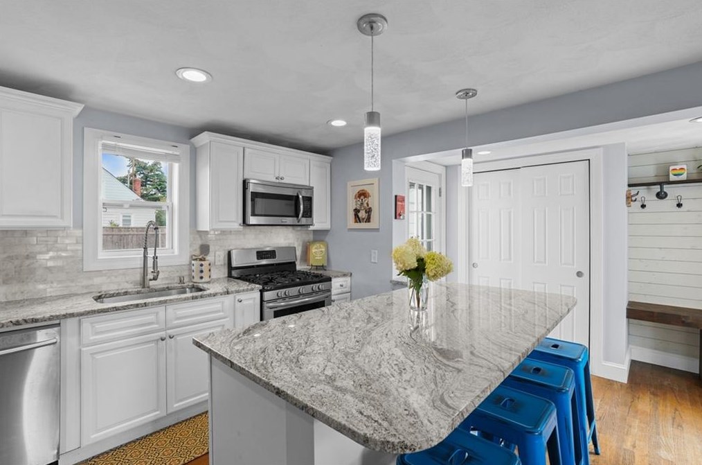 131 Chandler Ave, Cranston RI  02910-2505 exterior