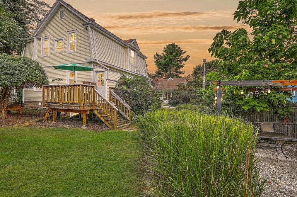 45 Euclid Ave, East Providence RI  02915-3111 exterior