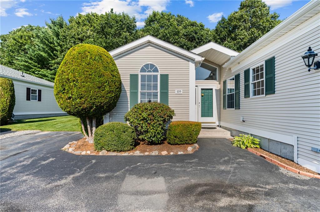 109 Orchard Meadows Dr, Smithfield, RI 02917 MLS 1317478 Coldwell