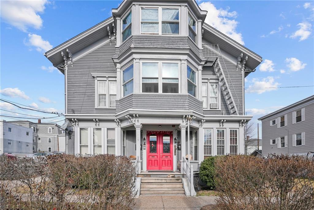 107 Sacred Heart Ave, Central Falls, RI 02863 MLS 1336967 Coldwell