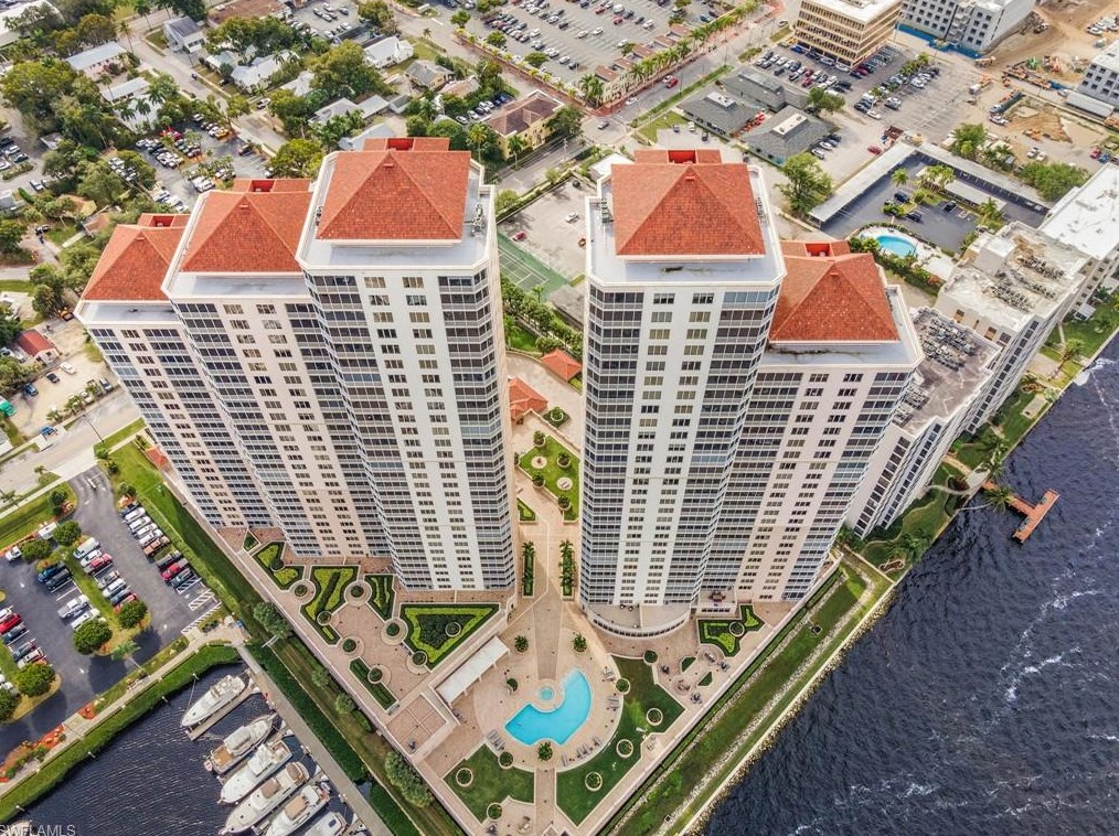 2090 1st St, Fort Myers FL  33901-3103 exterior