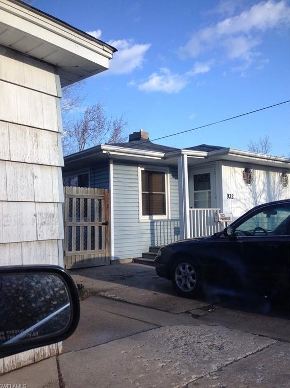 2743 1st St, Fort Myers FL 33916-1823 exterior