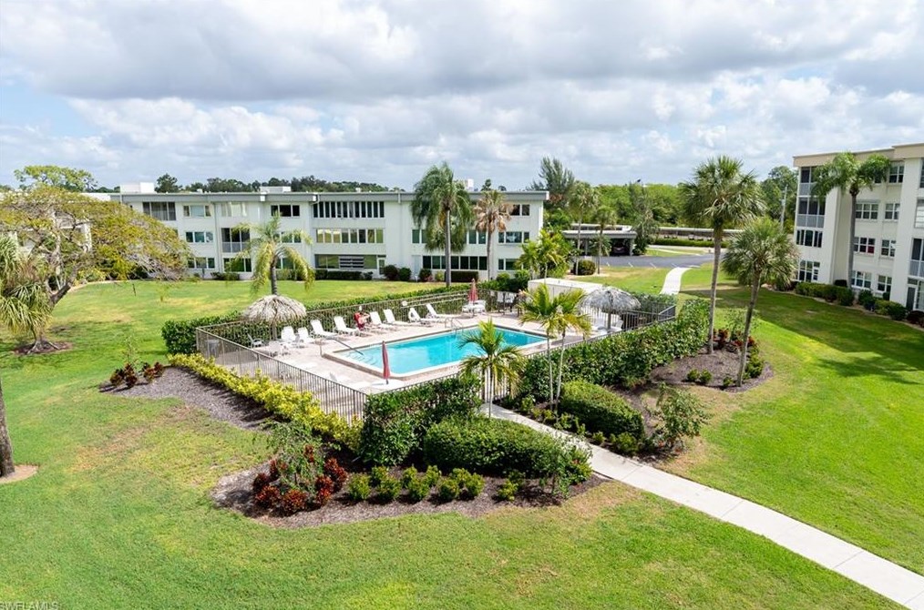 6220 Augusta Dr, Fort Myers FL  33907-5780 exterior