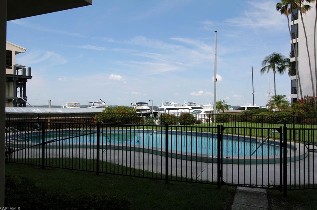 2350 1st St, Fort Myers FL  33901-3317 exterior