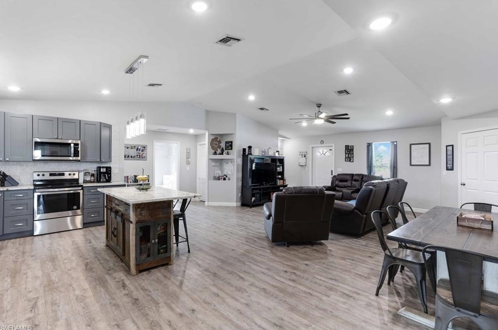 8019 Marsh Cir, Labelle FL  33935-5468 exterior